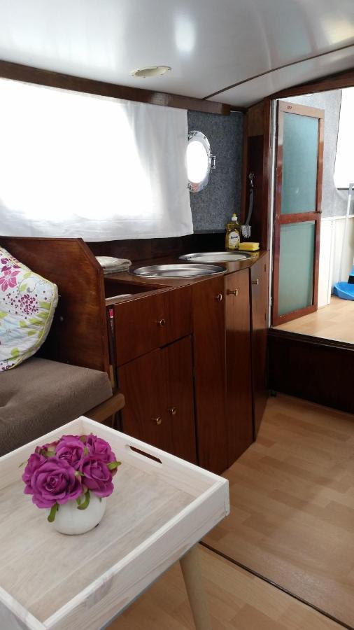 Boat Ella - Kamperen Op Het Water -Niet Om Mee Te Varen -Read Host Profile-Lees Hostprofiel Jutrijp Eksteriør bilde