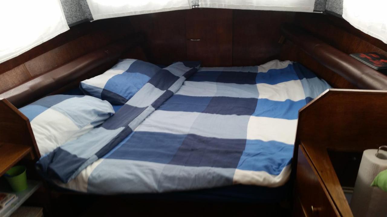 Boat Ella - Kamperen Op Het Water -Niet Om Mee Te Varen -Read Host Profile-Lees Hostprofiel Jutrijp Eksteriør bilde