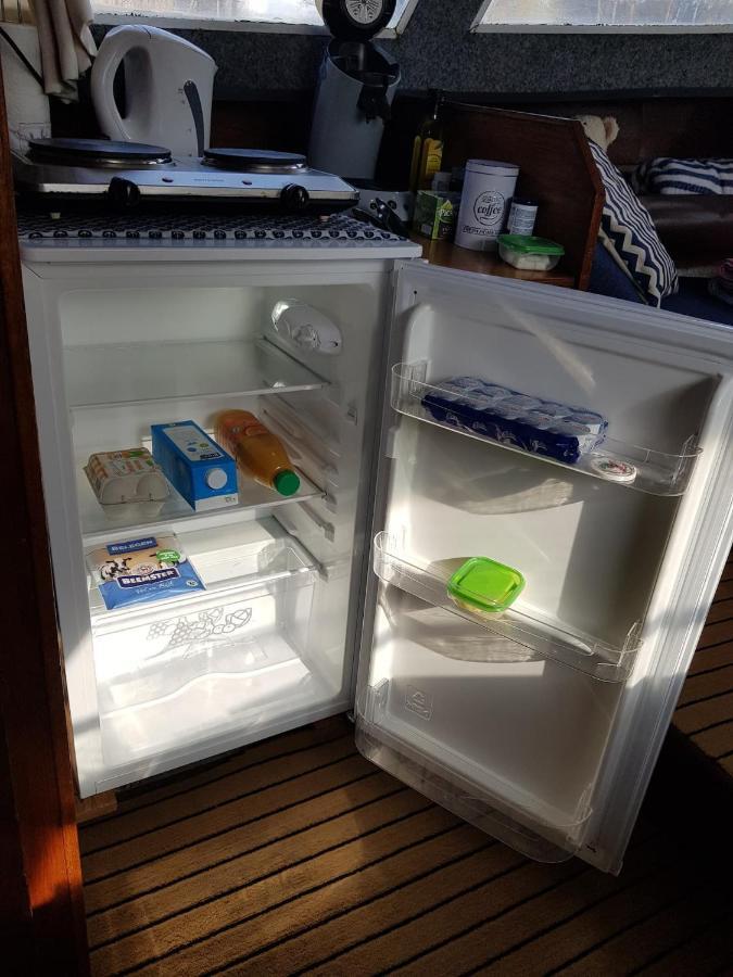 Boat Ella - Kamperen Op Het Water -Niet Om Mee Te Varen -Read Host Profile-Lees Hostprofiel Jutrijp Eksteriør bilde